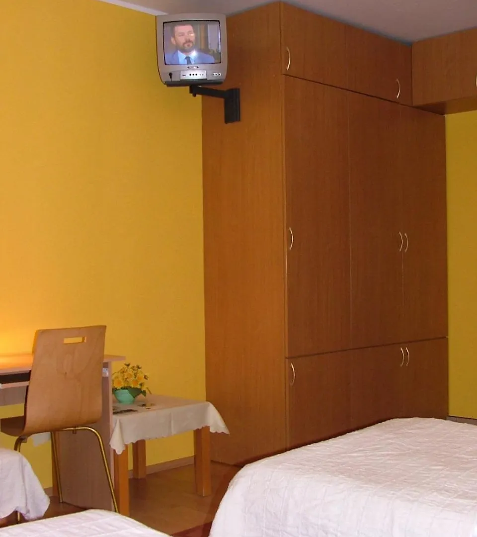 Bed & Breakfast Dom Goscinny Pod Brzozami Poznan
